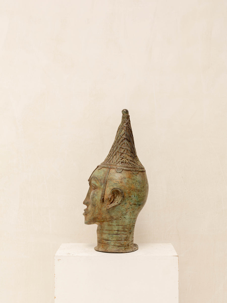 Cabeza de Benín - Eweka - País: Nigeria   Material: Aleación de bronce  Medidas: 19X47cm