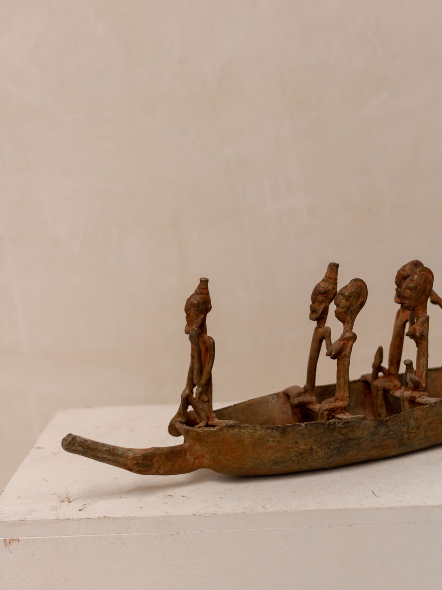 Barca Dogón (L) - País: País Dogón, Mali.   Material: Aleación de bronce  Medidas: 35X9X12cm