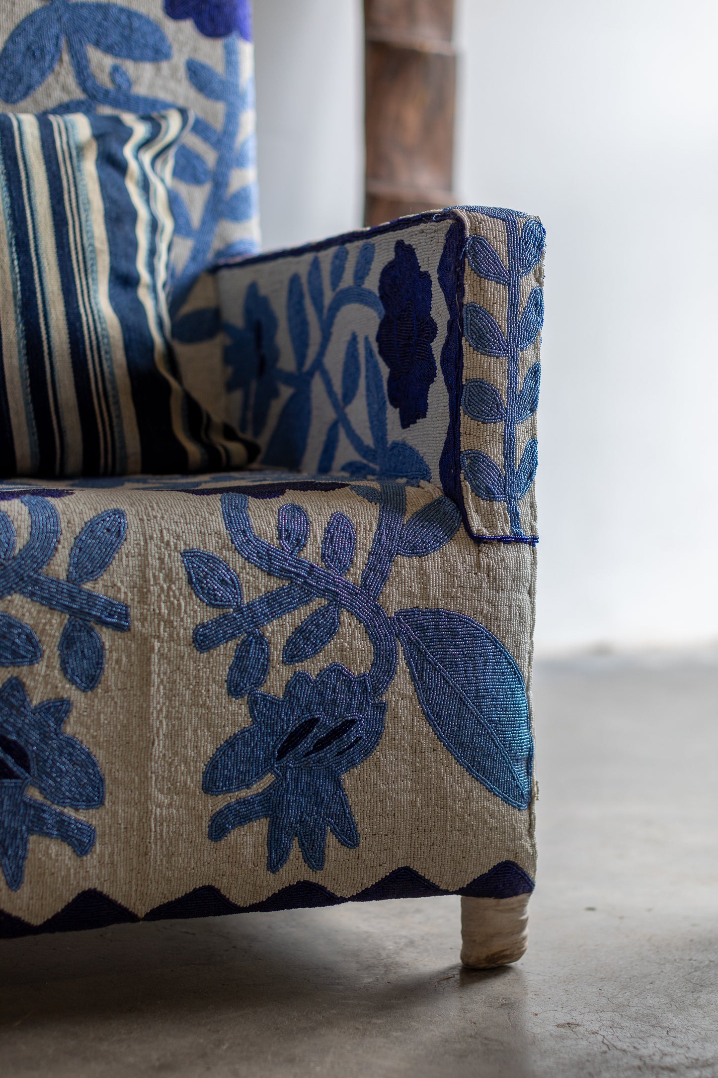 Silla Real Yoruba con cuentas de vidrio Azul