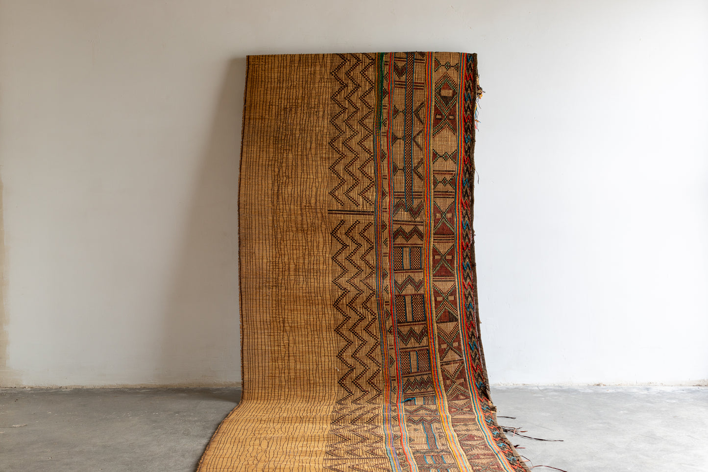 Alfombra Tuareg XL - País: Mali Material: Rafia Medidas: 114X450cm