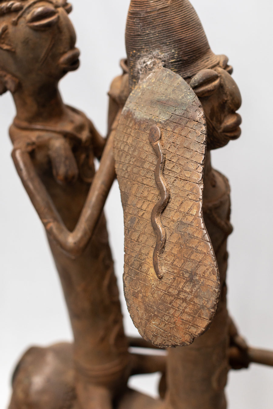 Caballo con 3 guerreros Maroua - País: Camerún  Material: Aleación de bronce  Medidas: 108X25X121cm