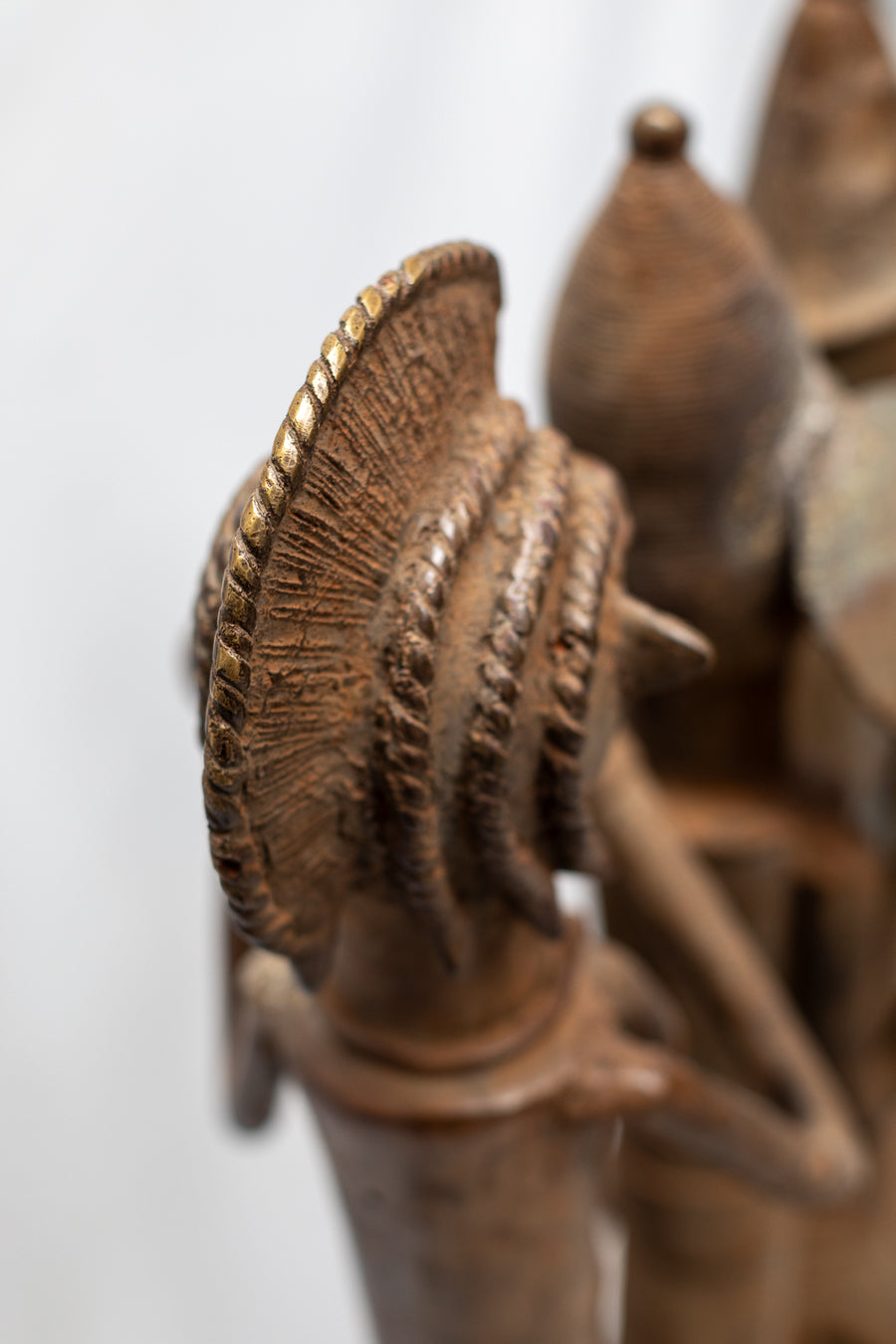 Caballo con 3 guerreros Maroua - País: Camerún  Material: Aleación de bronce  Medidas: 108X25X121cm