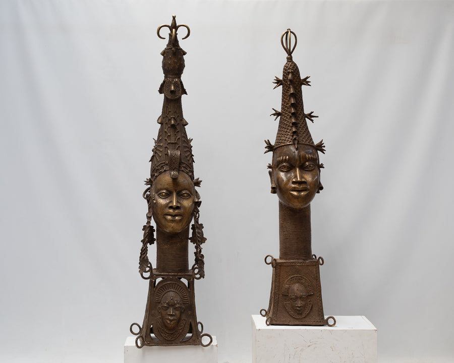Cabeza Ife Afizere - País: Nigeria  Material: Aleación de bronce  Medidas: 30X30X143cm