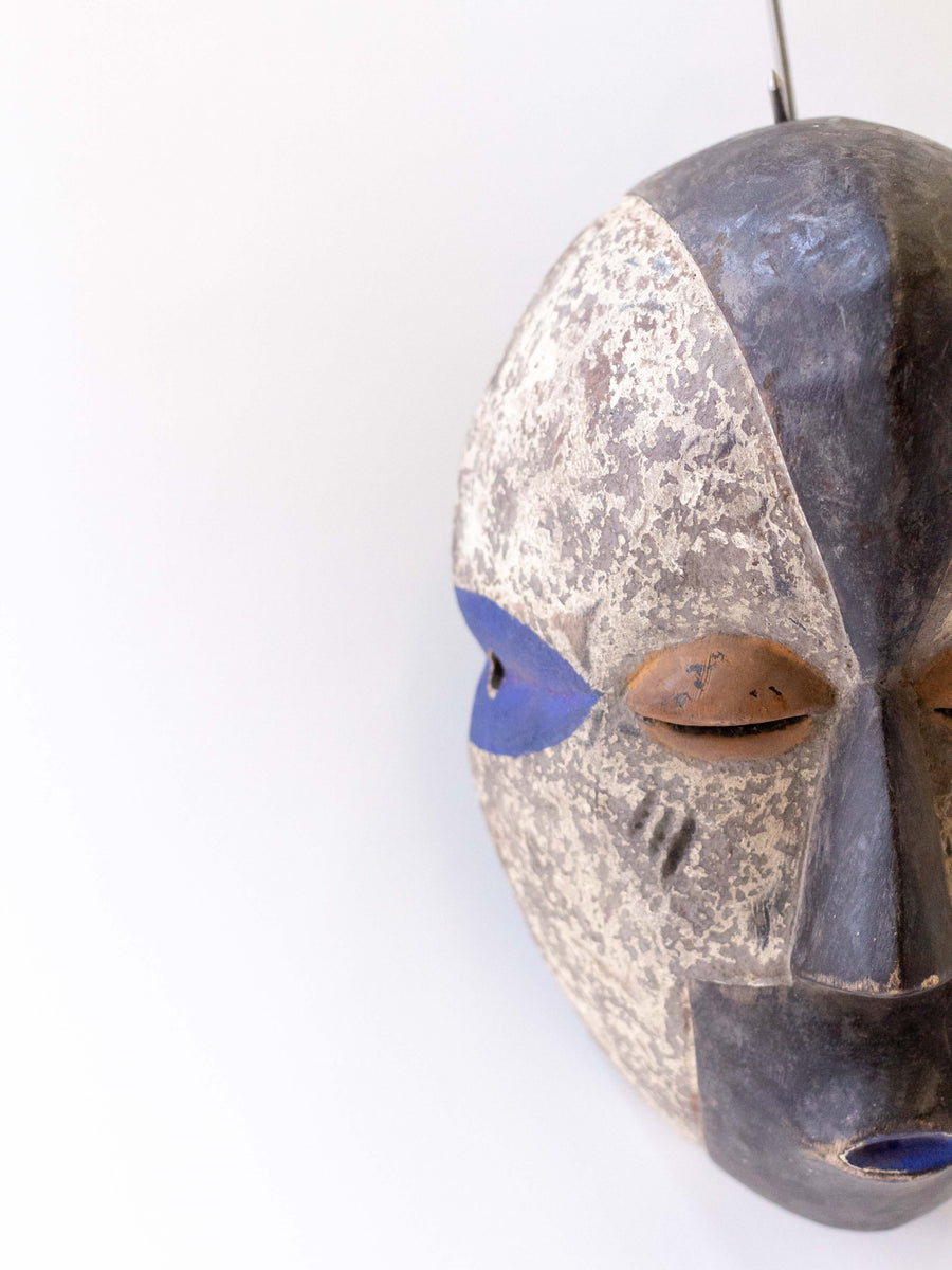Máscara Jos - País: Nigeria Material: Madera Medidas: 20x12x30cm