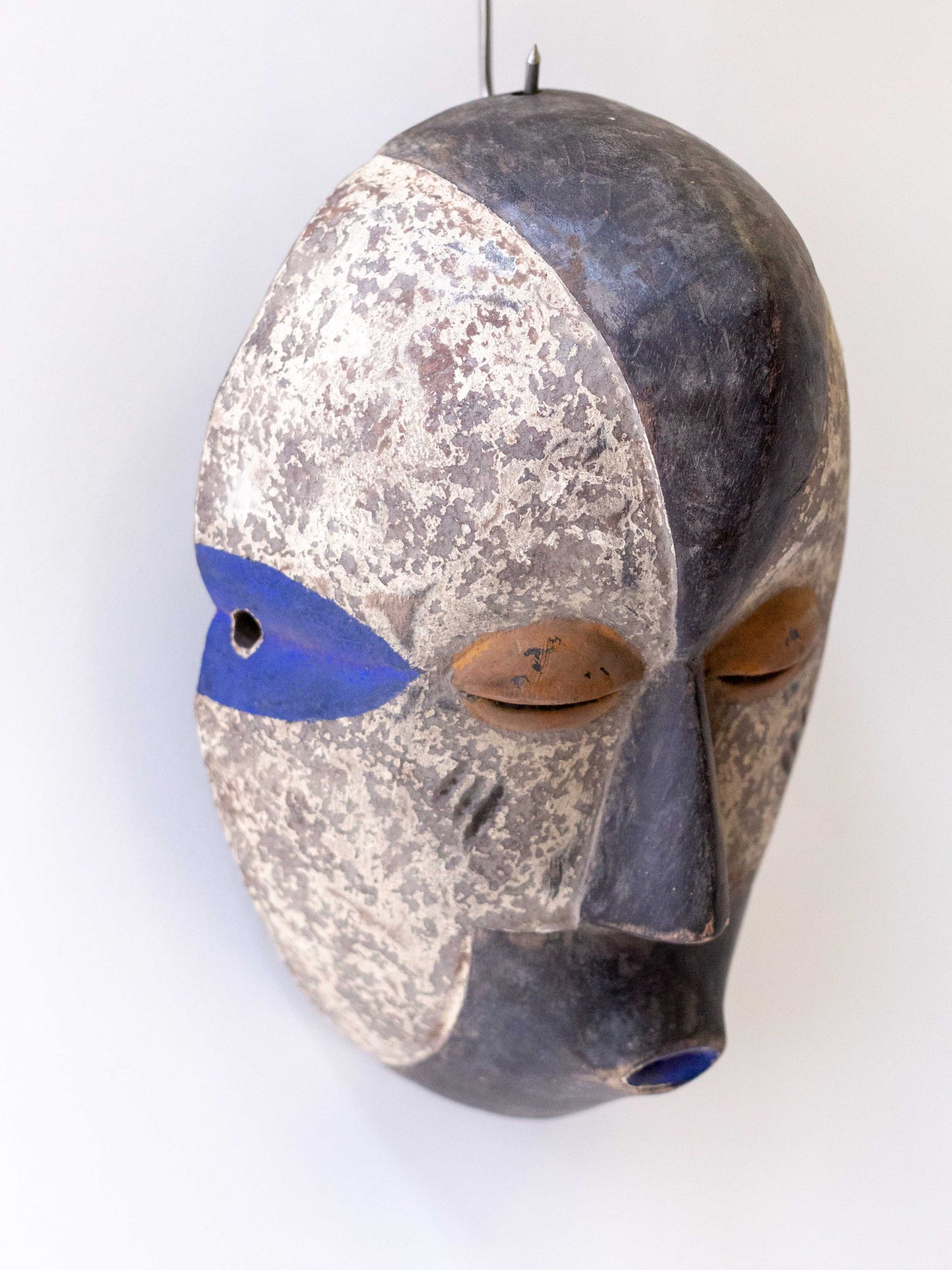 Máscara Jos - País: Nigeria Material: Madera Medidas: 20x12x30cm