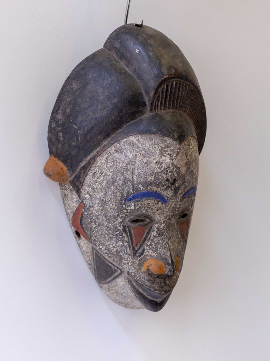 Máscara Edo - País: Nigeria Material: Madera Medidas: 21x14x36cm