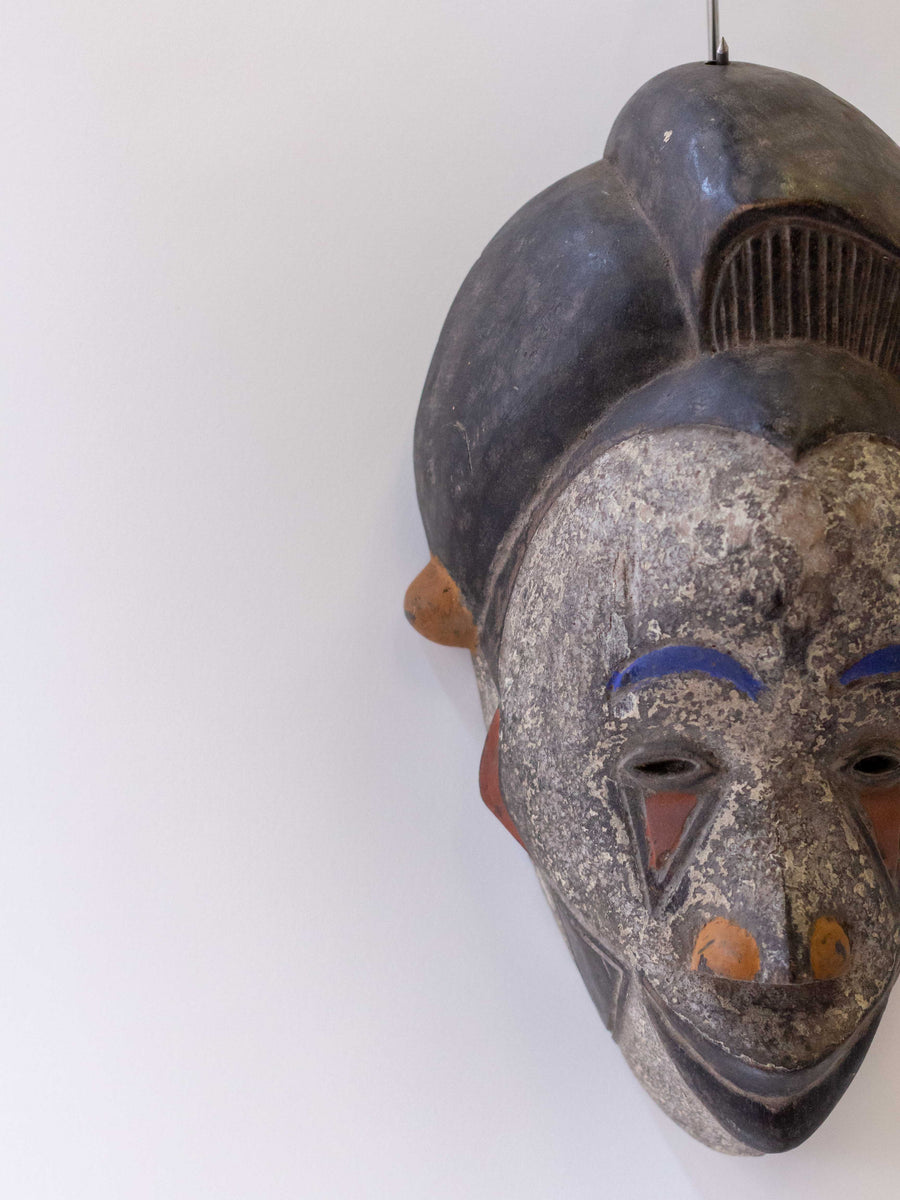 Máscara Edo - País: Nigeria Material: Madera Medidas: 21x14x36cm