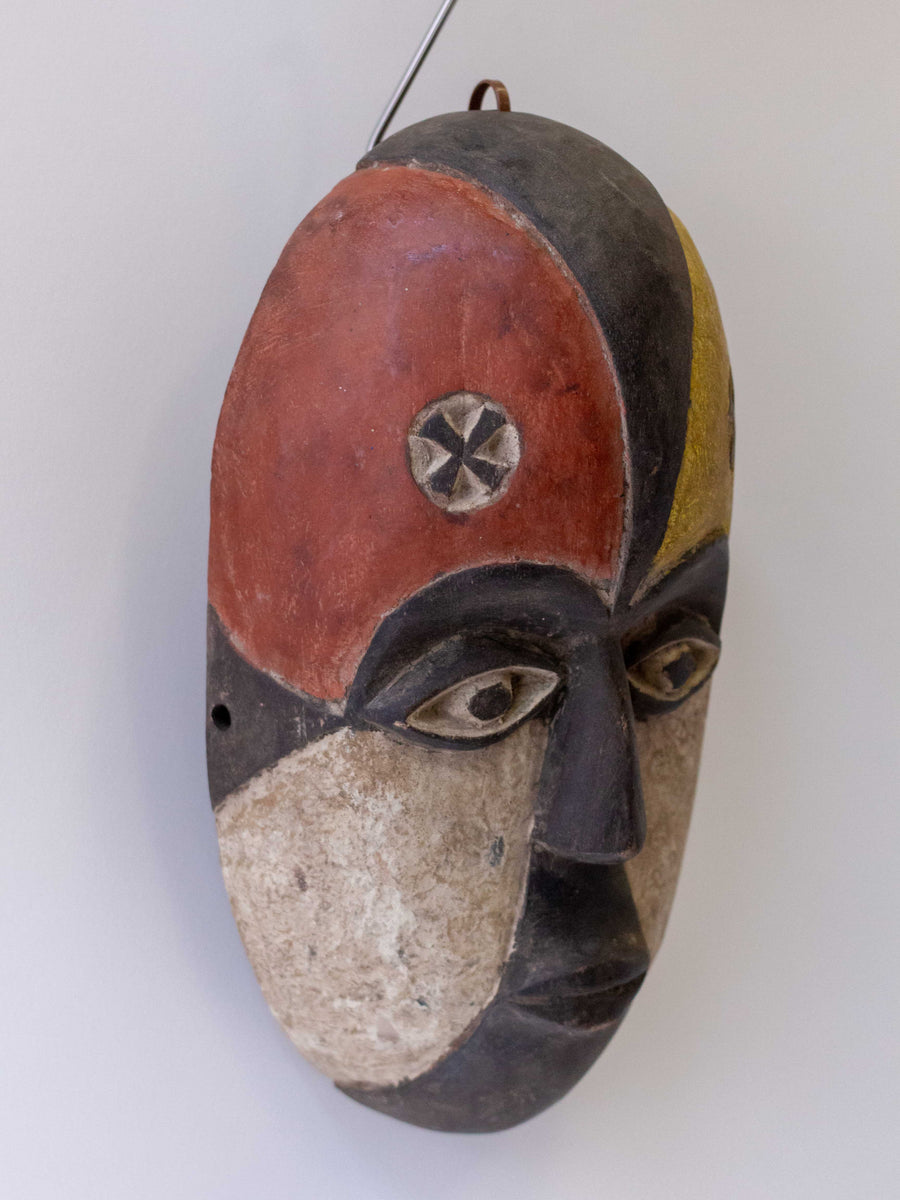 Máscara Osun - País: Nigeria Material: Madera Medidas: 18x10x34cm