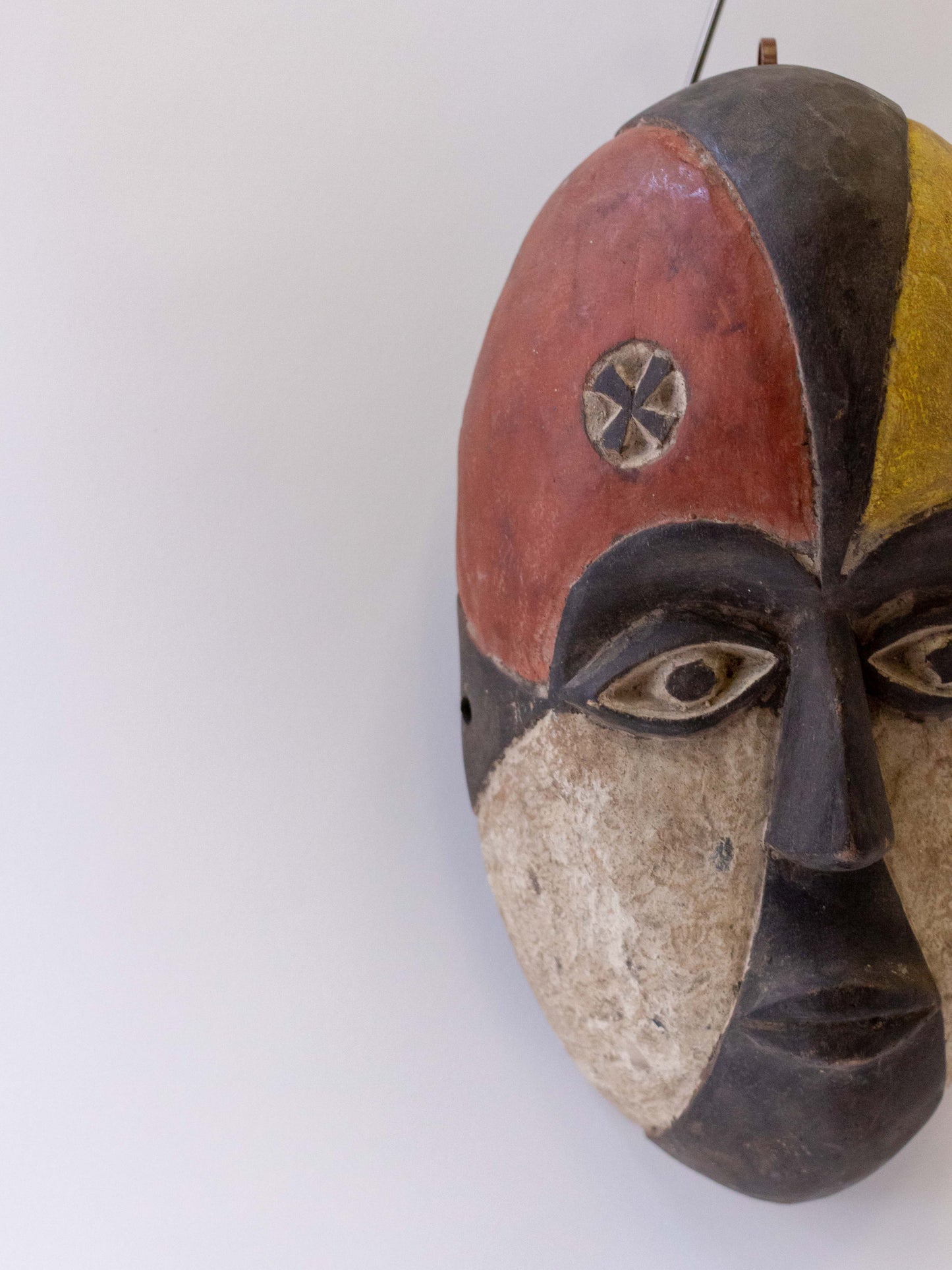 Máscara Osun - País: Nigeria Material: Madera Medidas: 18x10x34cm