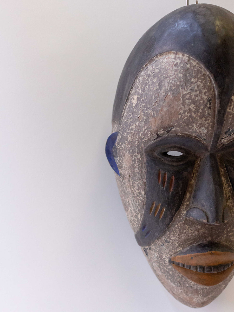 Máscara Benue - País: Nigeria Material: Madera Medidas: 21x13x35cm