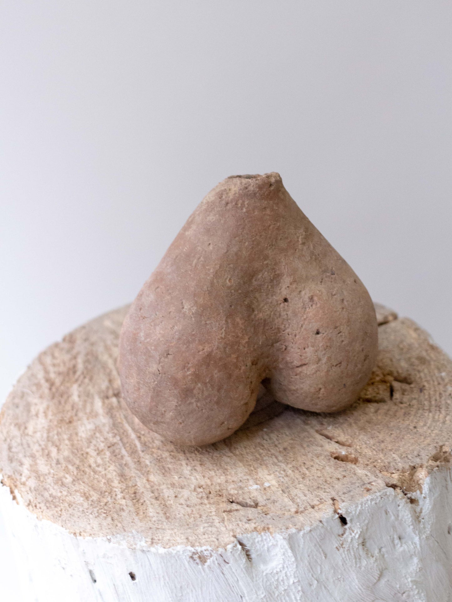 Vasija antigua Níger - País: Burkina Faso Material: Terracota Medidas: 14x8x14cm