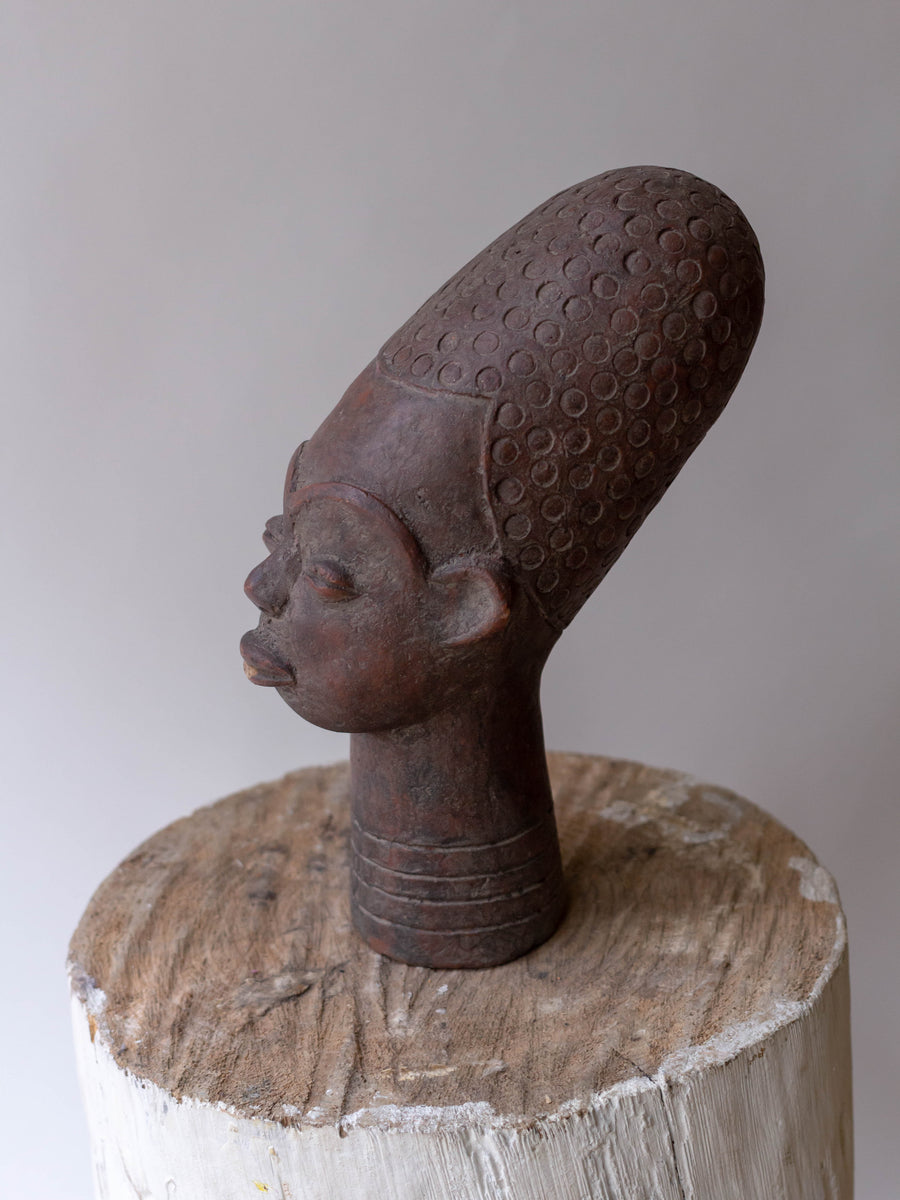 Cabeza Ashanti Mim - País: Ghana Material: Terracota Medidas: 18x11x26cm