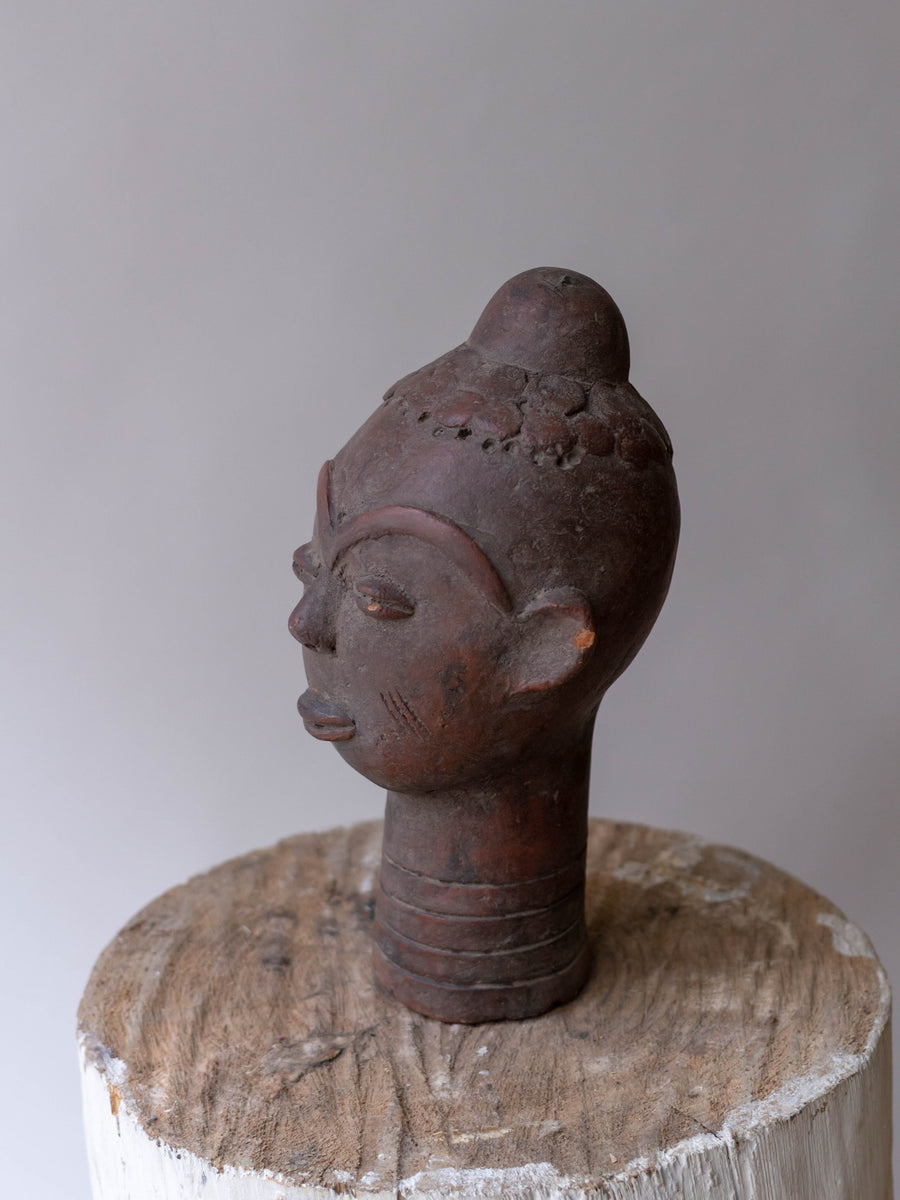 Cabeza Ashanti Bibiani - País: Ghana Material: Terracota Medidas: 12x14x24cm