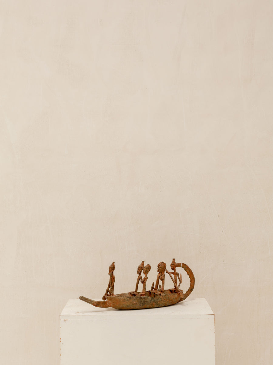 Barca Dogón (L) - País: País Dogón, Mali.   Material: Aleación de bronce  Medidas: 35X9X12cm