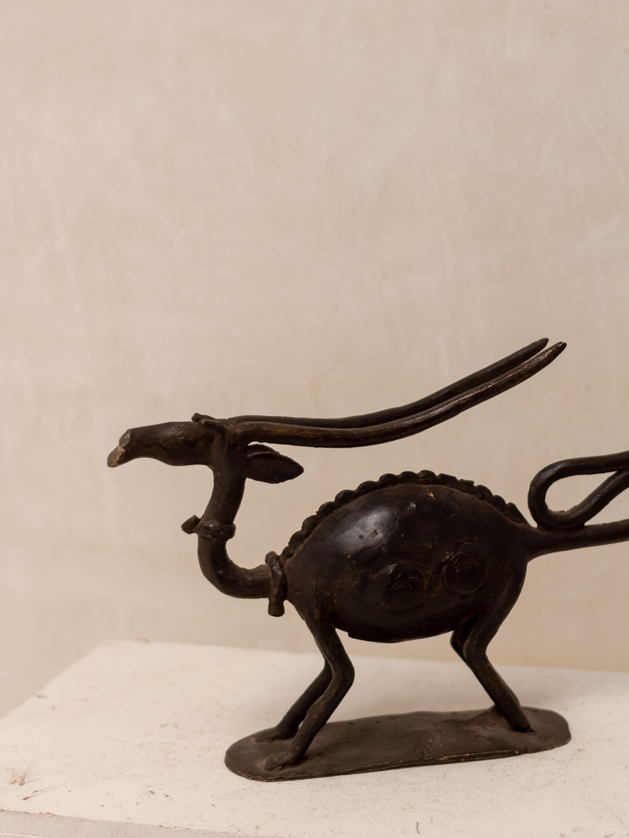 Antílope -  País: País Dogón, Mali.   Material: Aleación de bronce  Medidas: 27X5X17cm