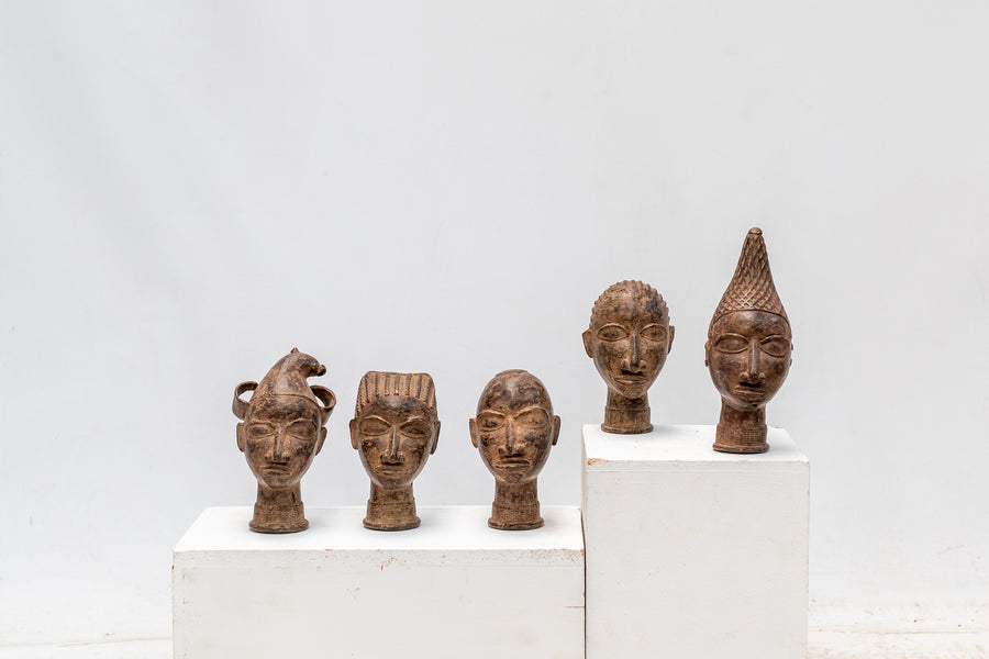 Conjunto de Cabezas Ife - País: Nigeria  Material: Aleación de bronce  Medidas: 10X11X15cm aprox.