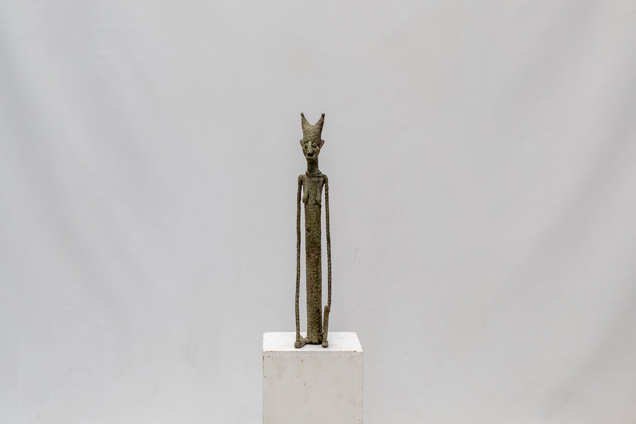 Mujer Dogón Taoudenni con cuernos - País: País Dogón, Mali.   Material: Aleación de bronce  Medidas: 7X8X50cm