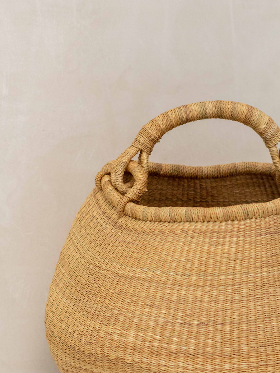 Basket with a natural handle